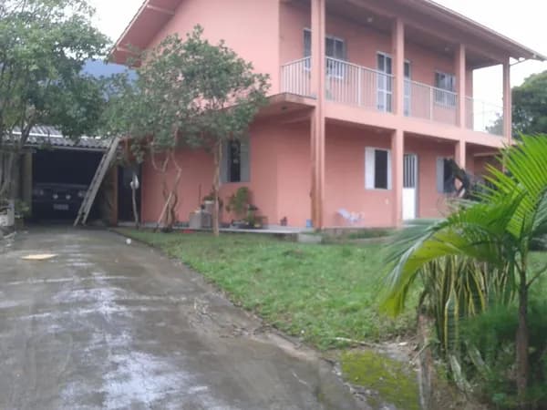 Ampla Casa de esquina em Praia de Fora