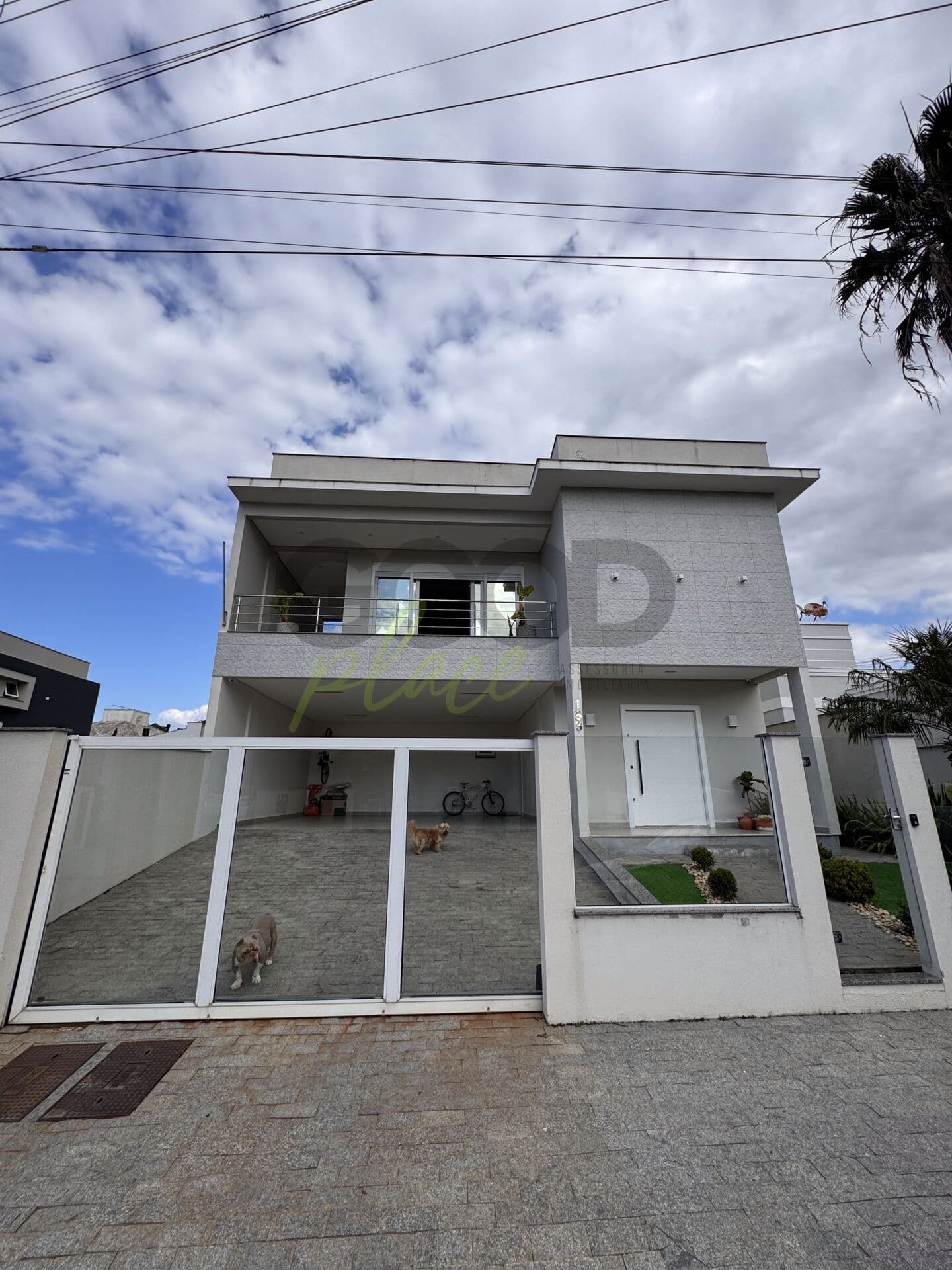 CASA FANTÁSTICA - PEDRA BRANCA