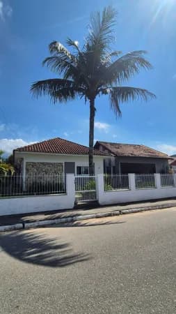 Casa 3 Dorm (1 Suíte) com piscina e área goumert