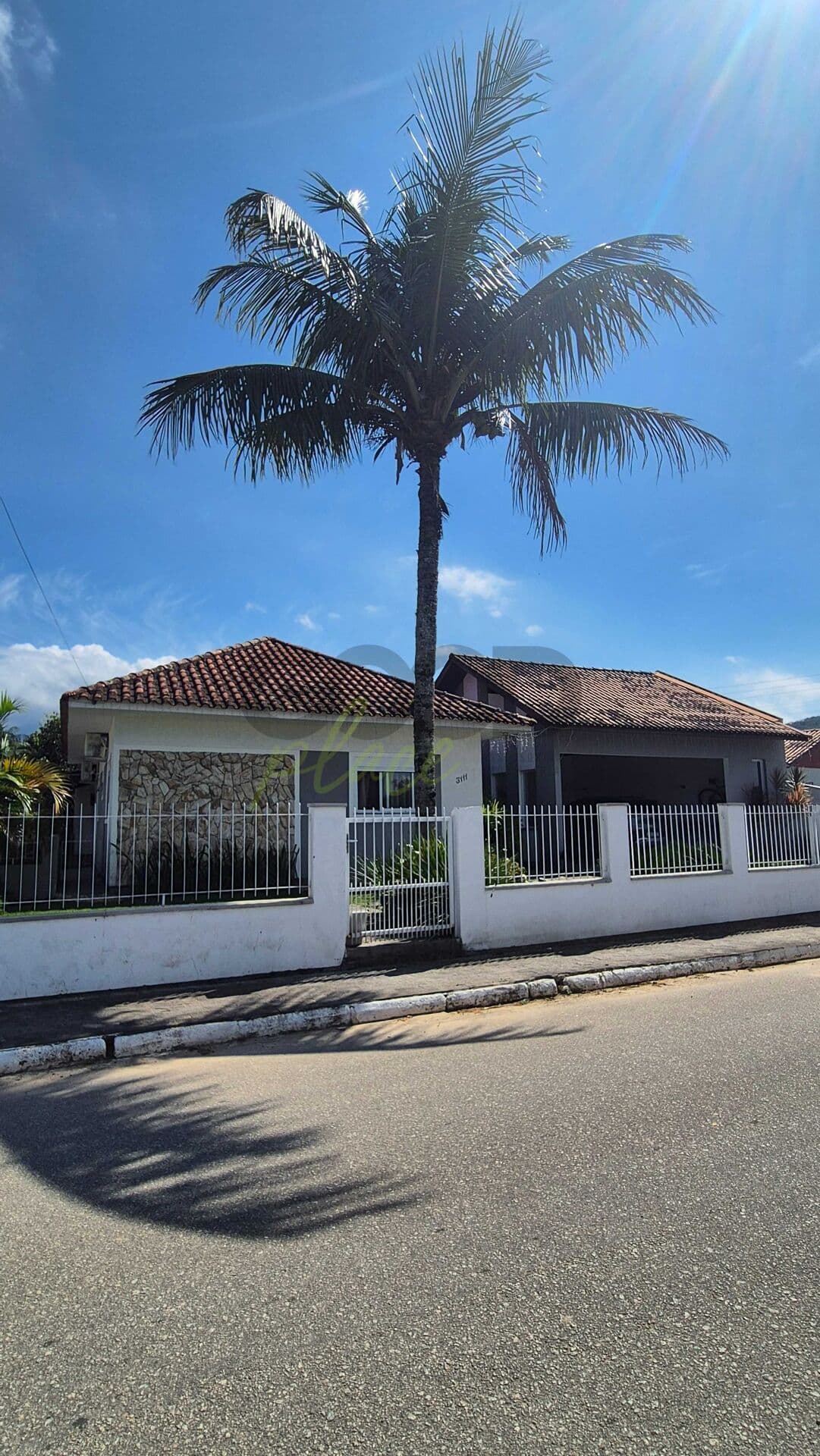 Casa 3 Dorm (1 Suíte) com piscina e área goumert