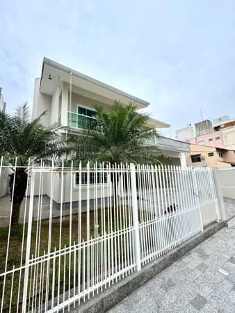 LINDA CASA IMPONENTEMENTE NO PAGANI