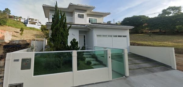 Excelente casa no bairro Pedra Branca.