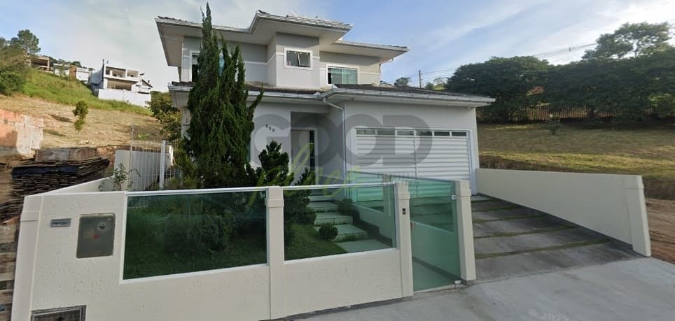 Excelente casa no bairro Pedra Branca.