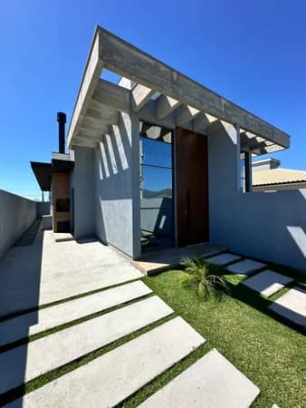 Casa de 3 dormitórios com suíte à venda em Palhoça