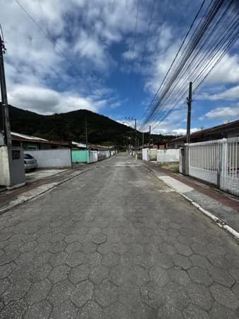 Casa Padrão à venda em condominio fechado em Santo Amaro da Imperatriz