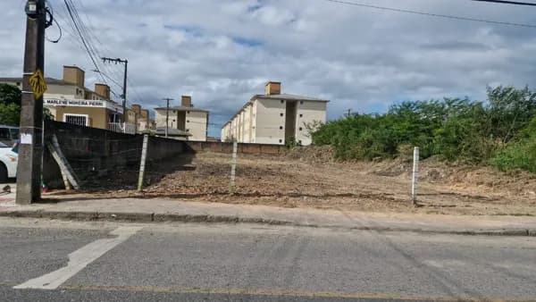 Terreno na Barra do Aririu.