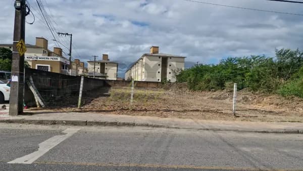Terreno na Barra do Aririu.