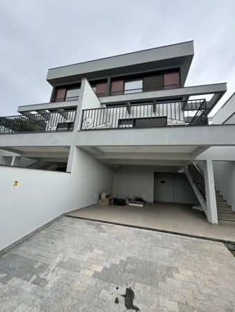 LINDO SOBRADO TRIPLEX