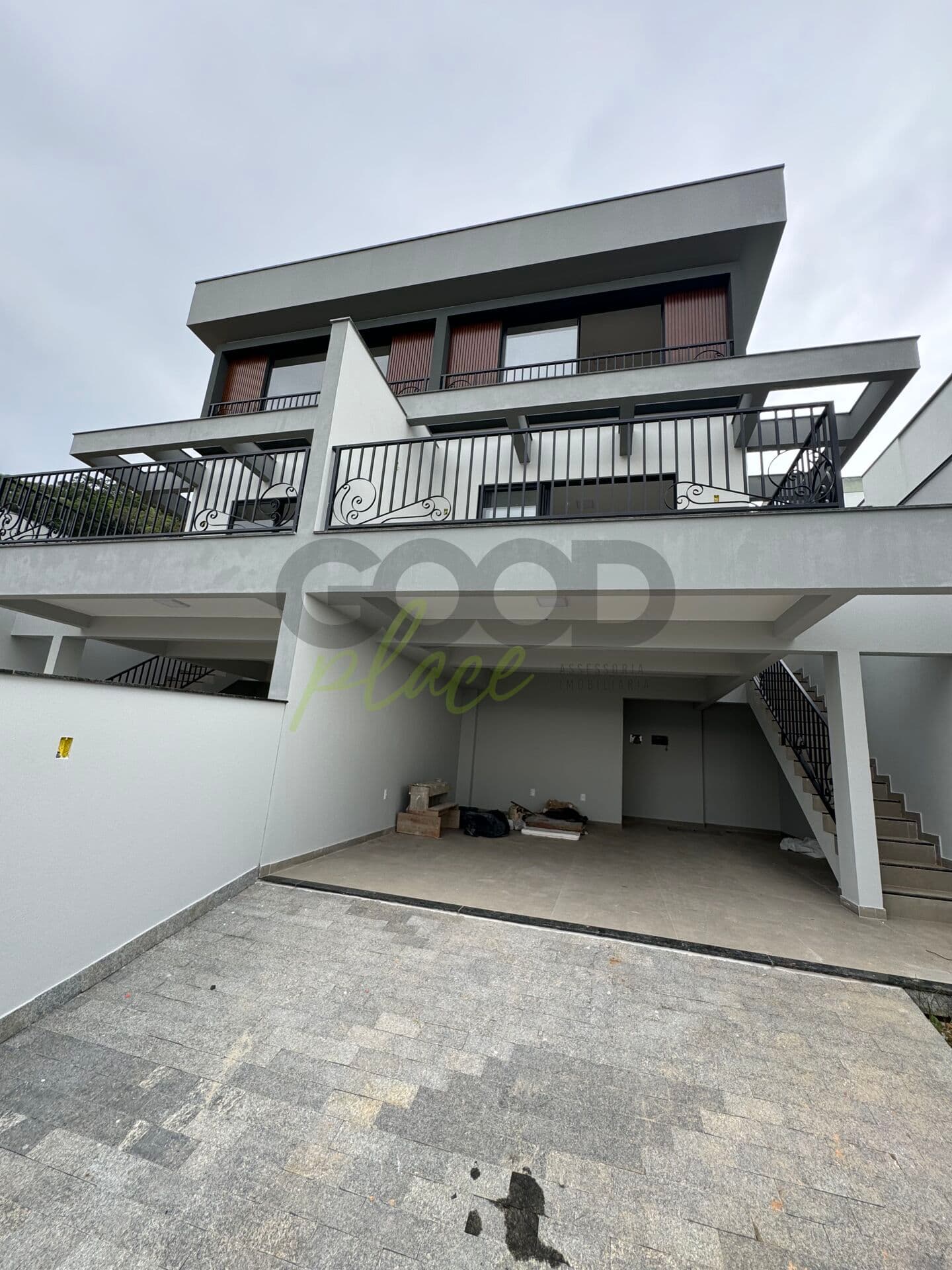 LINDO SOBRADO TRIPLEX