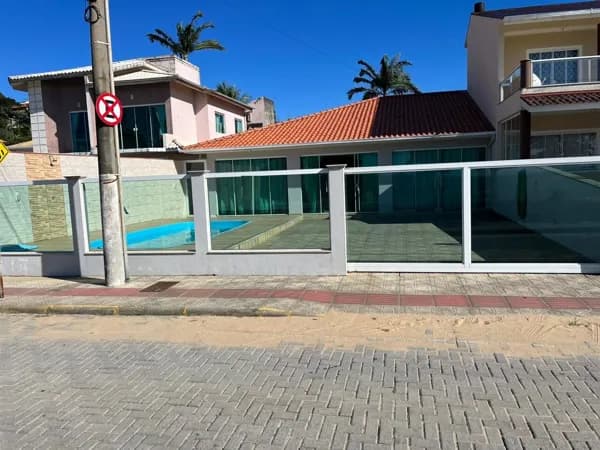 Baita casa frente pro mar à venda em Palhoça SC