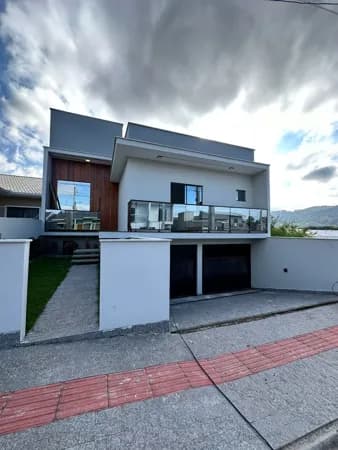 Linda casa com 3 suítes em Palhoça. A maior com o melhor preço da região.