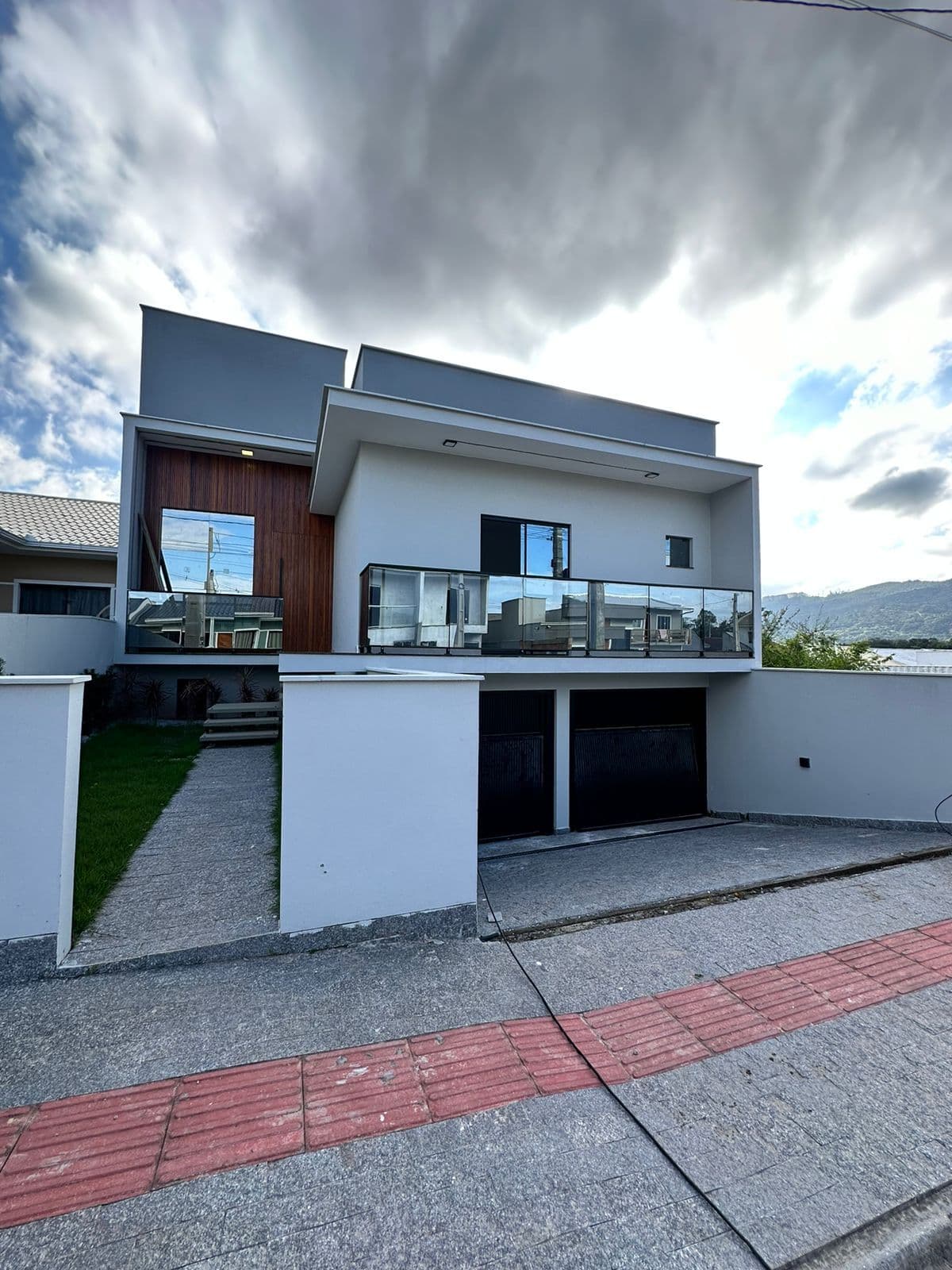 Linda casa com 3 suítes em Palhoça. A maior com o melhor preço da região.