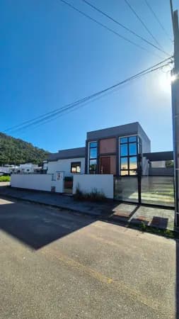 Casa Alto Padrão 3 Dorm. (1 suíte) R$ 635mil