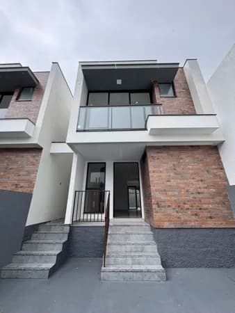 Sobrado em São José - Serraria