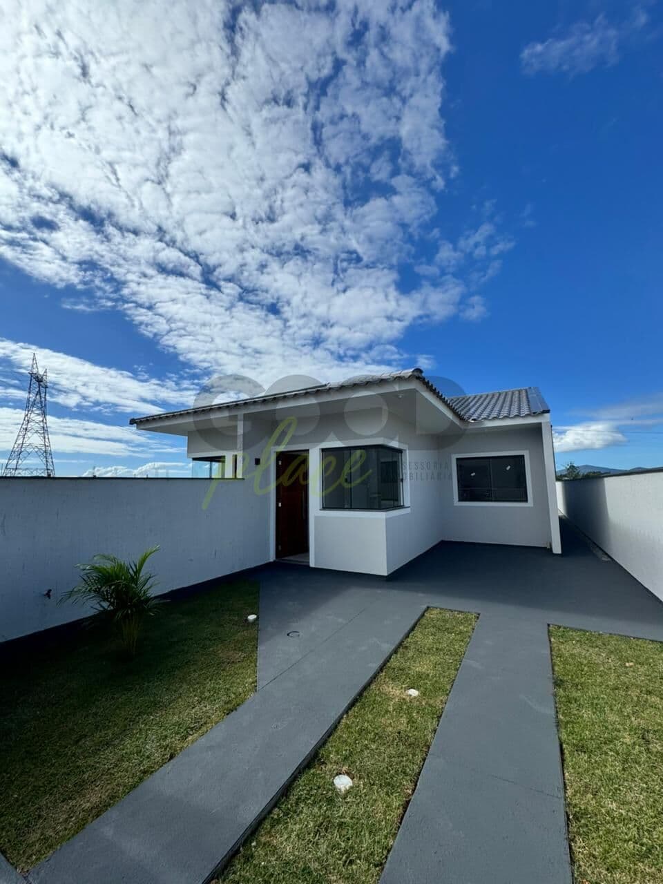 Casa geminada com suíte e churrasqueira