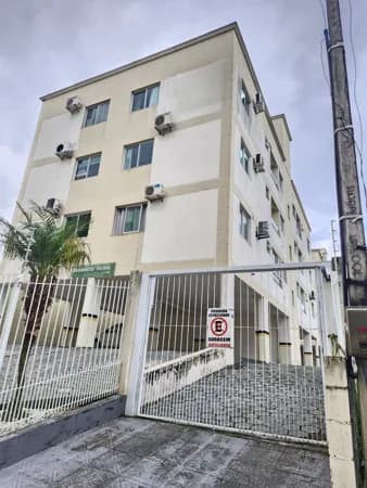 Apartamento em Pedra Branca - Centro