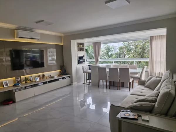 Apartamento no Passeio Pedra Branca.