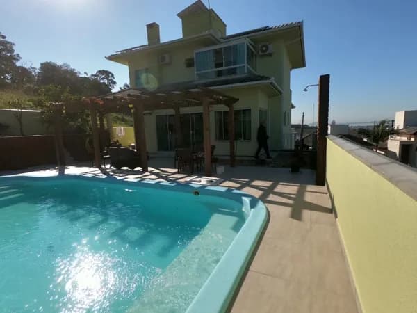 Excelente casa na Pedra Branca em Palhoça.