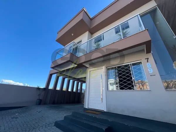 Excelente Sobrado com 98m², aproximadamente 5 km da BR 101 e do Shopping Continente!