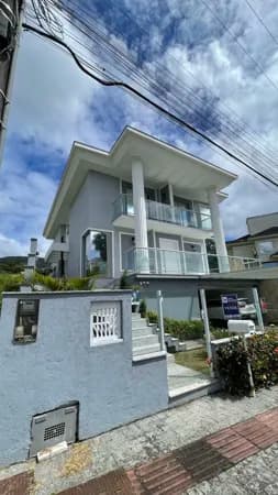 Casa Triplex com 4 suítes