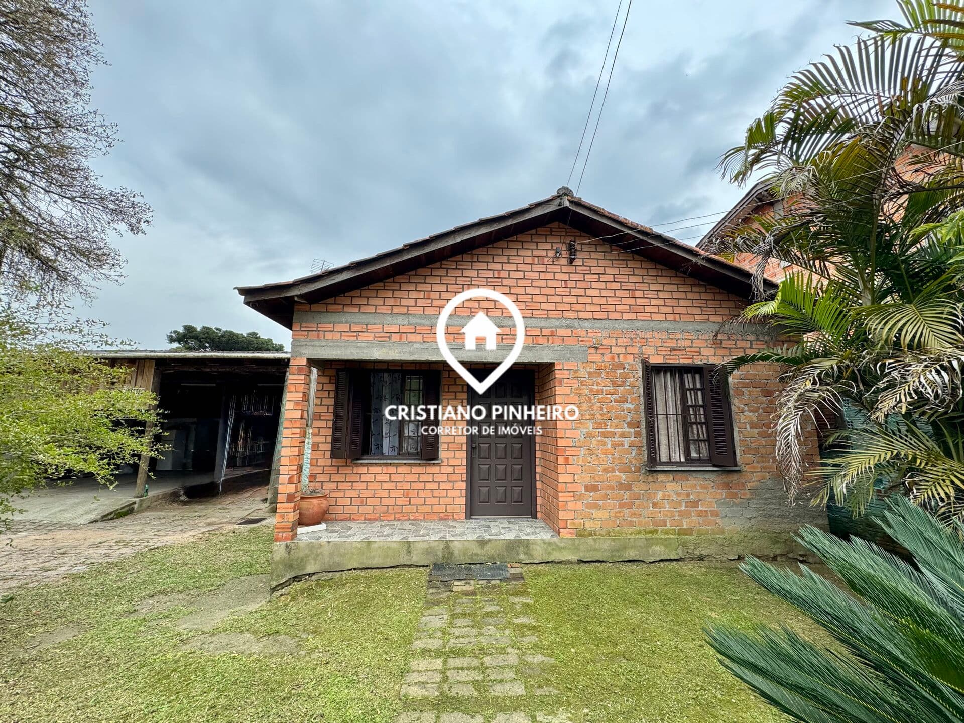 Casa com 2 dormitórios sendo um suíte à venda no bairro Lomba do Pinheiro em Porto Alegre/RS