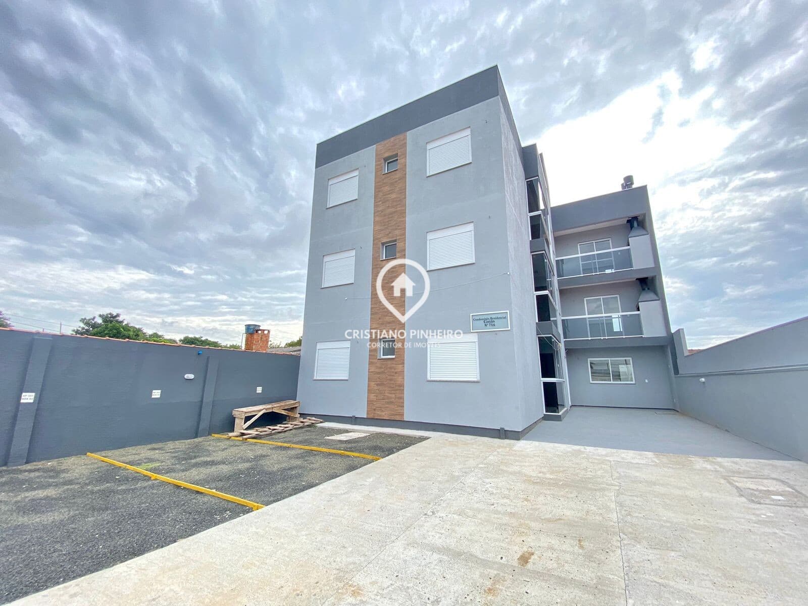 Apartamento com 2 dormitórios á venda no bairro Fátima em Cachoeirinha/RS