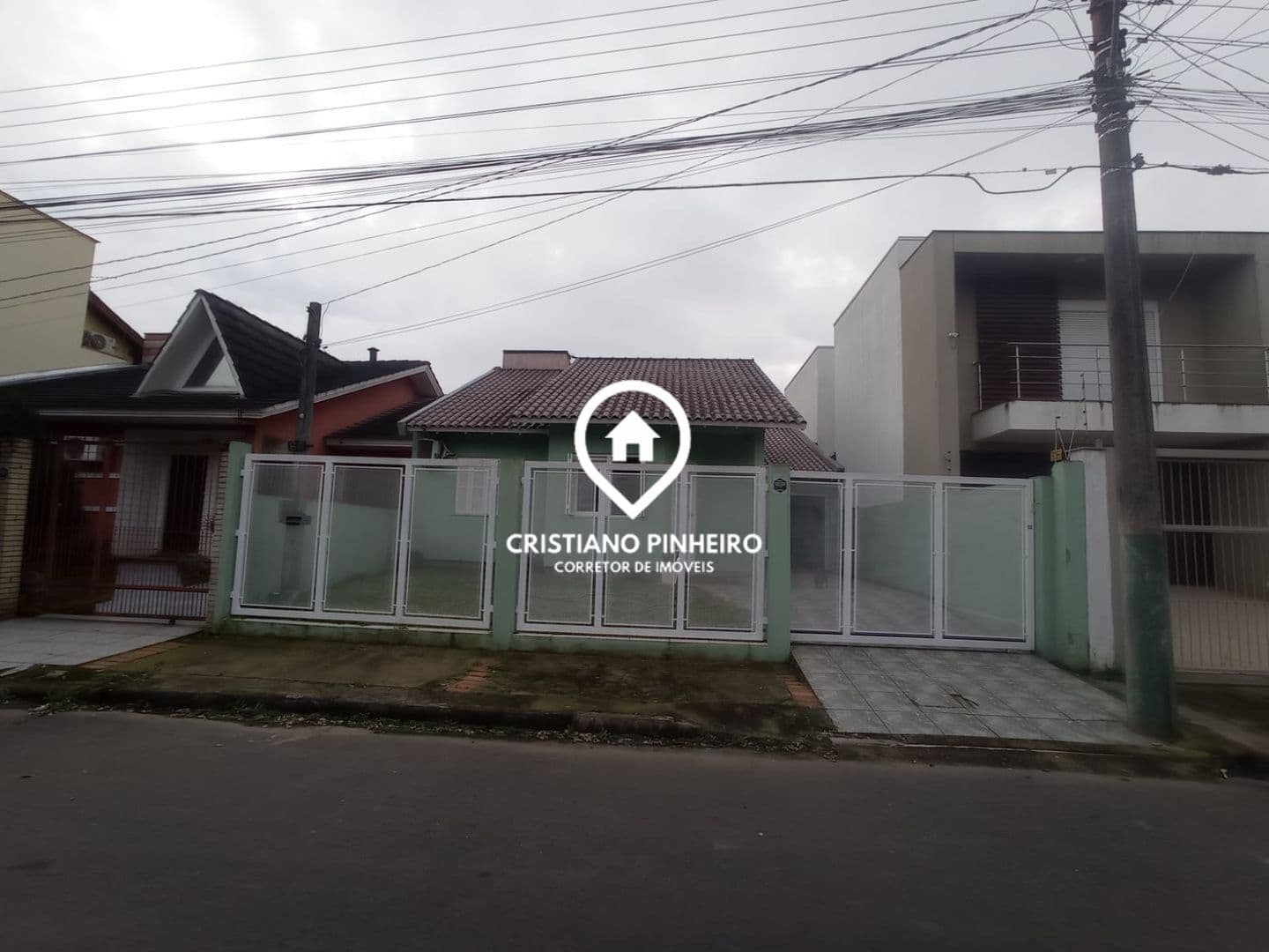 Casa com 3 dormitórios sendo 1 suíte à venda no bairro Parque da Matriz - Cachoeirinha/RS