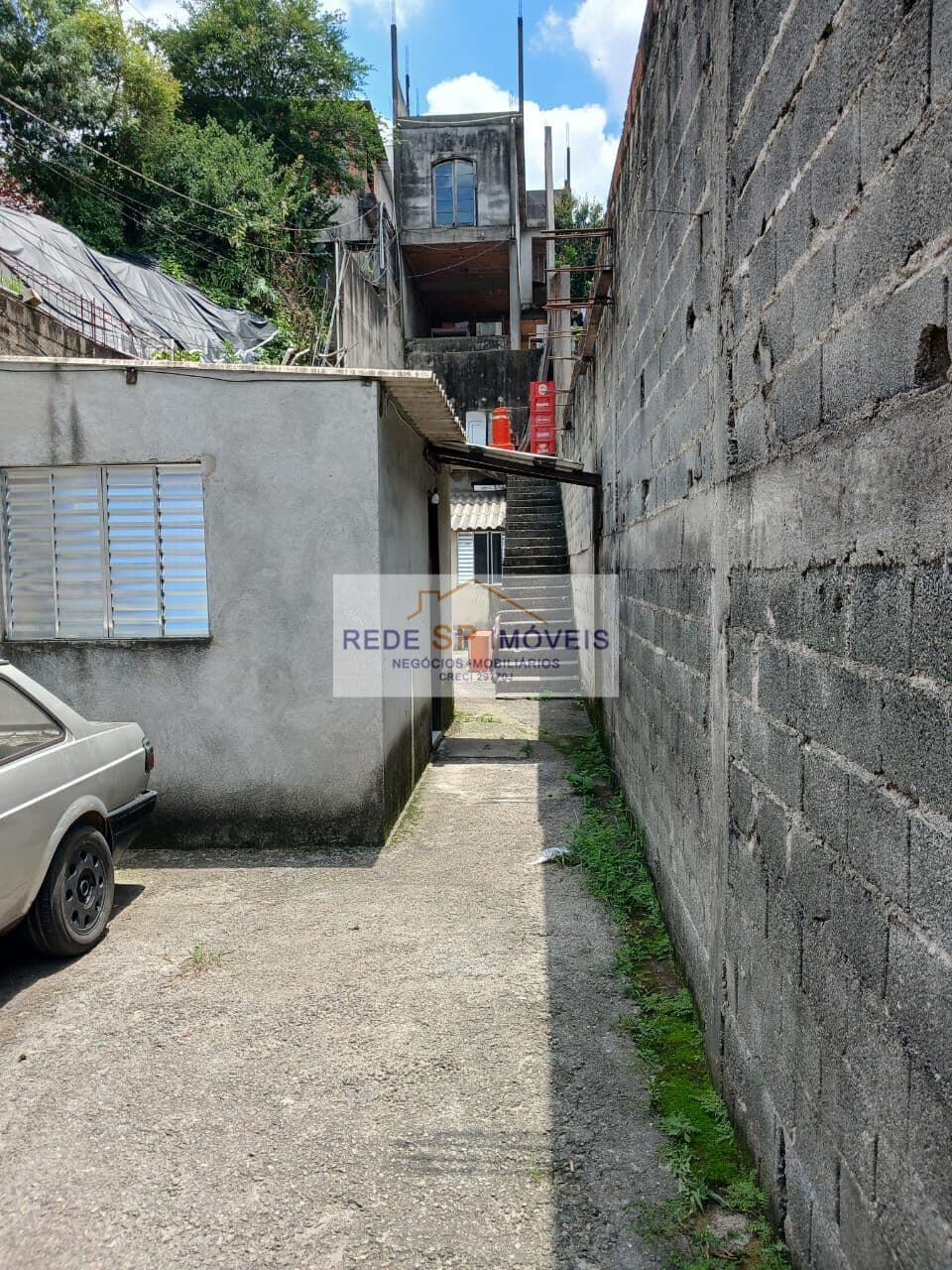 Terreno c/ Sobrado e Casas Construídas à venda na região de Itaquera