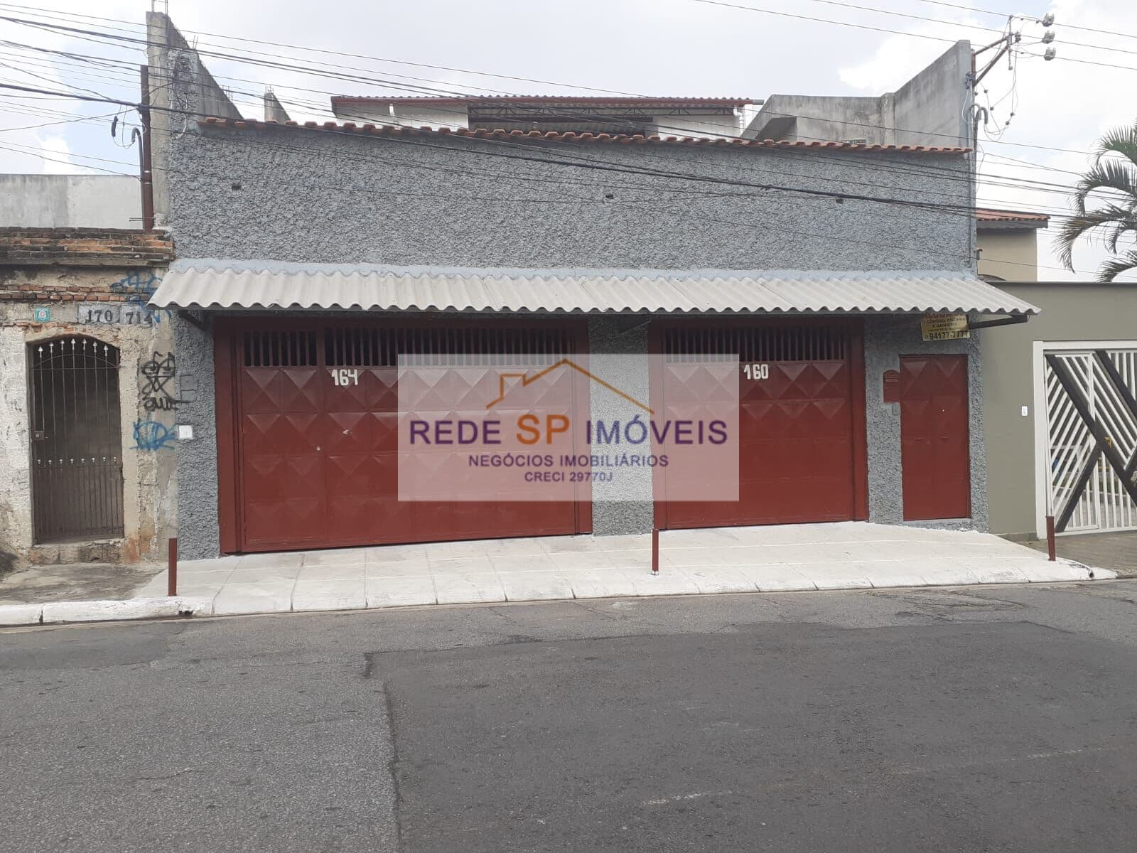 TERRENO GRANDE COM MORADIAS PARA RENDA