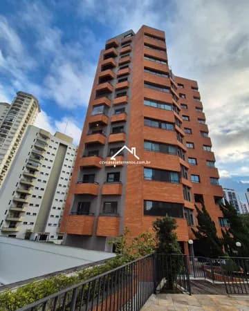 Apartamento de 3 dorm.com uma suíte no Klabin