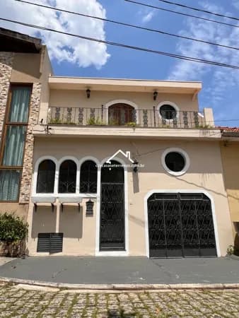 Sobrado em Vila Fechada