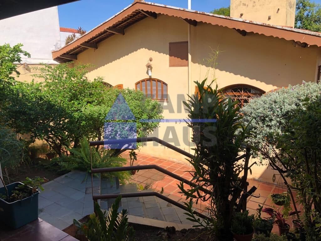 Casa com 3 Quartos à venda, 252m² - Jardim Madalena
