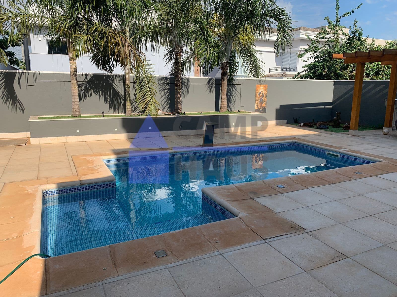 Casa em Condomínio com 3 suítes e piscina aquecida em Paulínia/SP