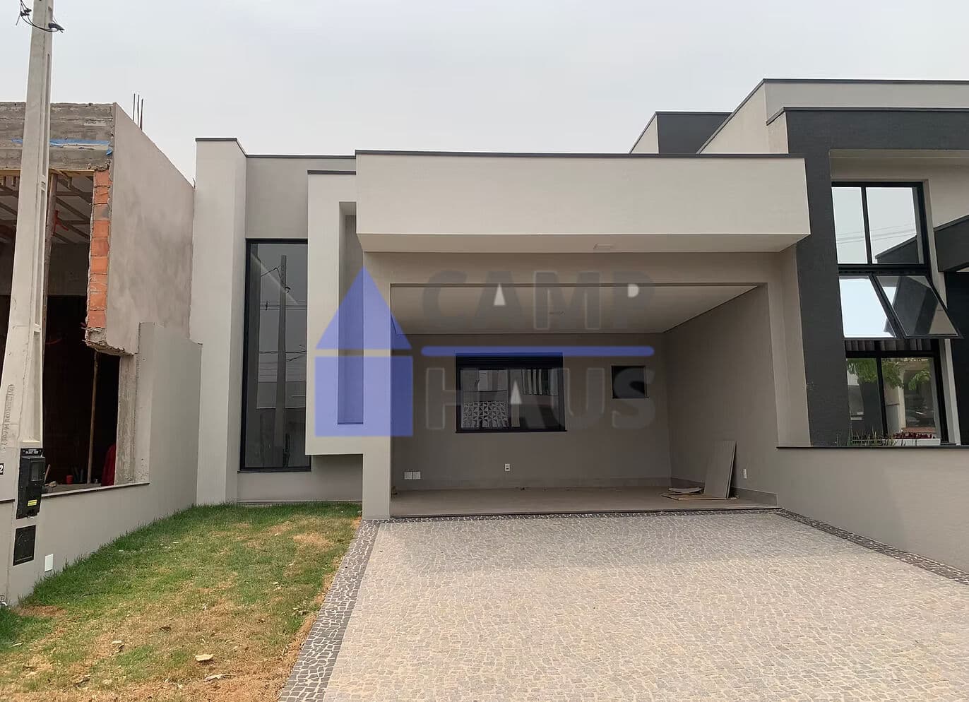Casa térrea em Condomínio com 3 suítes em Paulínia - SP