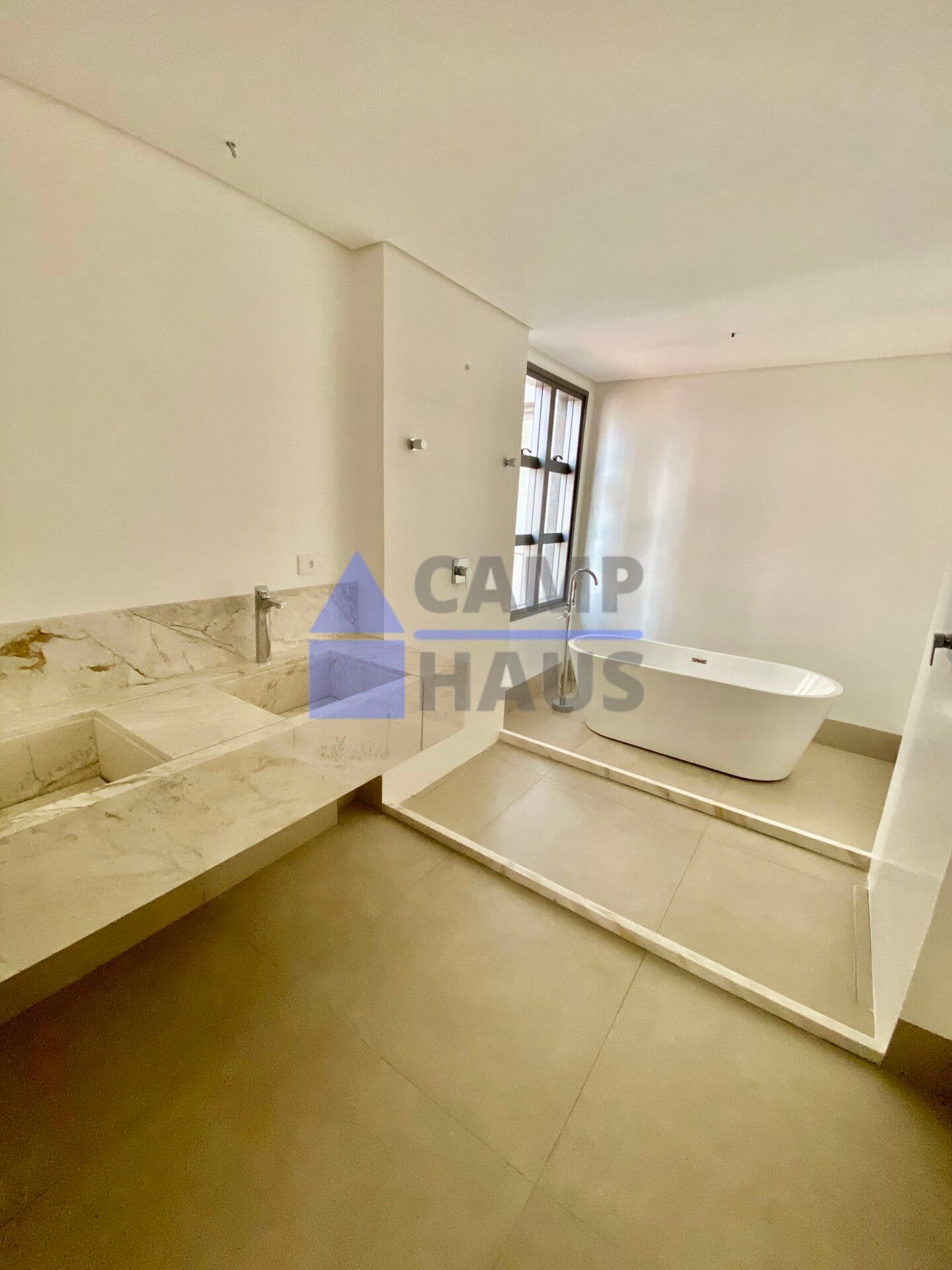 Apartamento de 316m² com 4 suítes, 4 vagas no Cambuí em Campinas/SP