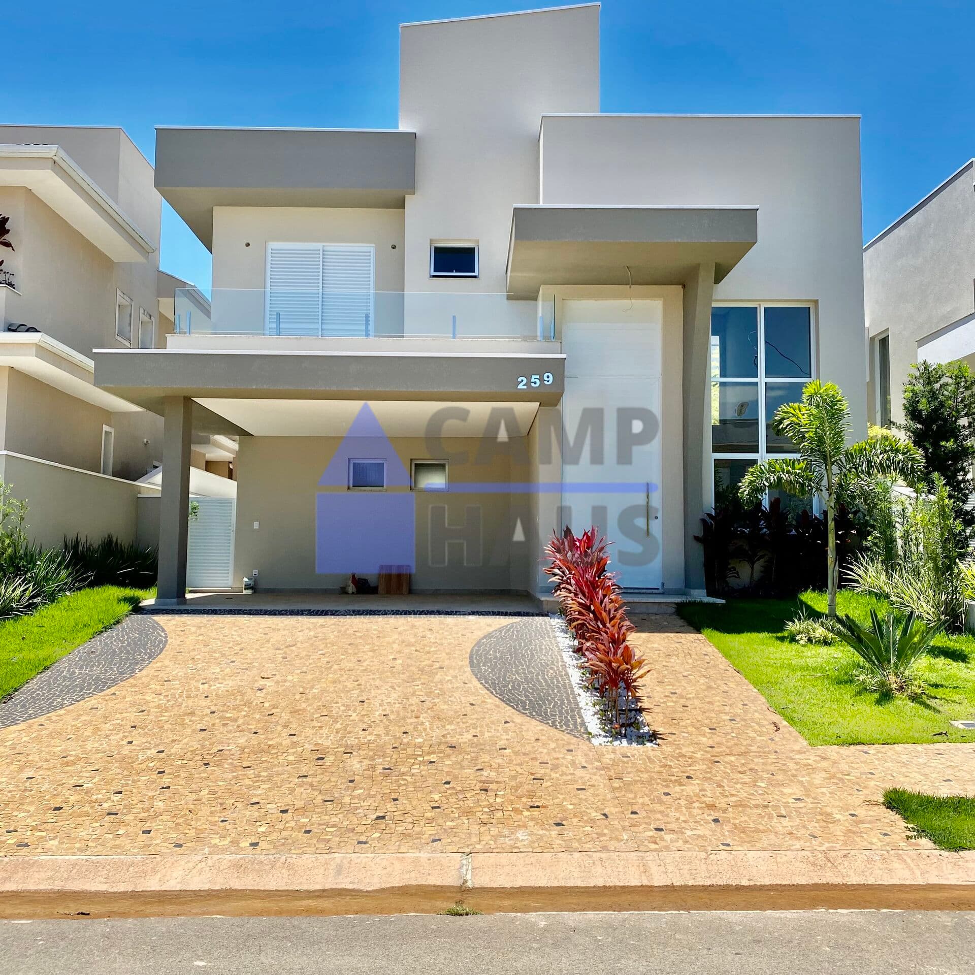 Casa com 3 Quartos e 6 banheiros à Venda, 290 m² por R$ 2.250.000