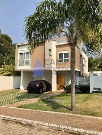 Casa em Condomínio tipo vila, com 3 suítes e 4 banheiros