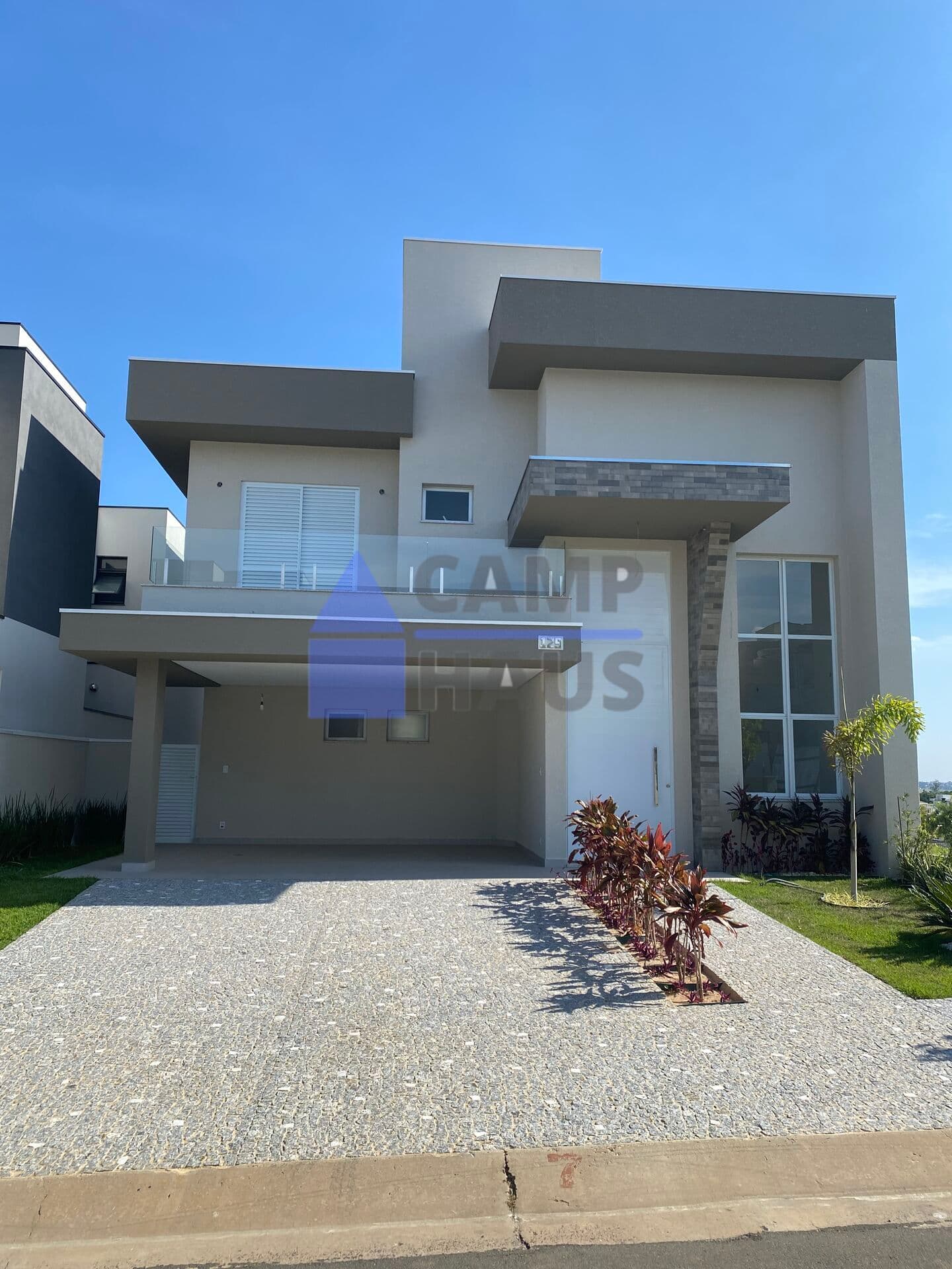 Casa de Condomínio com 4 Quartos e 6 banheiros à Venda, 296 m² por R$ 2.250.000