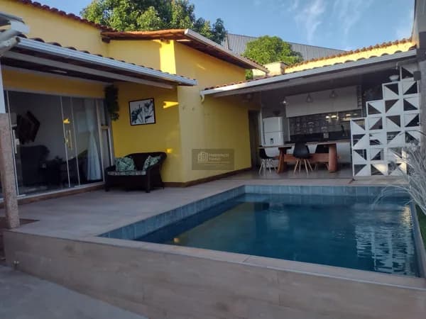 Casa com Piscina e Loja Frontal – 3 Quartos (2 Suítes) – Bairro São Benedito | Santa Luzia
