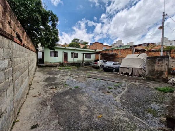 Casa 3 Quartos com Barracão – Bairro Frei Leopoldo, Belo Horizonte