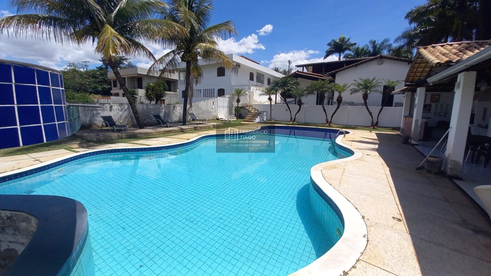 Casa 4 quartos lote de 1000m2 sendo 359m2 de área construída Bairro Garças Região Pampulha Belo Horizonte