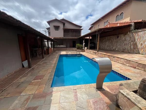 Casa de Alto Padrão à Venda – Bairro Planalto | Belo Horizonte/MG