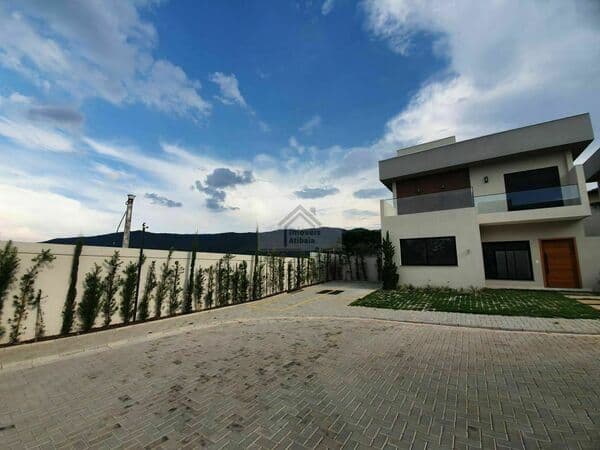 Sobrado de alto Padrão em Condomínio