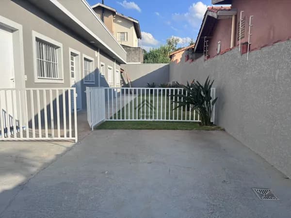 Aluga - Casa Térrea no Jd, dos Pinheiros - Atibaia