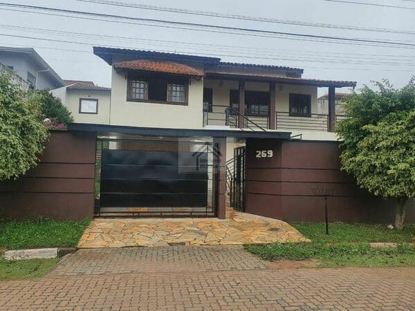EXCELENTE CASA EM CONDOMINIO FECHADO