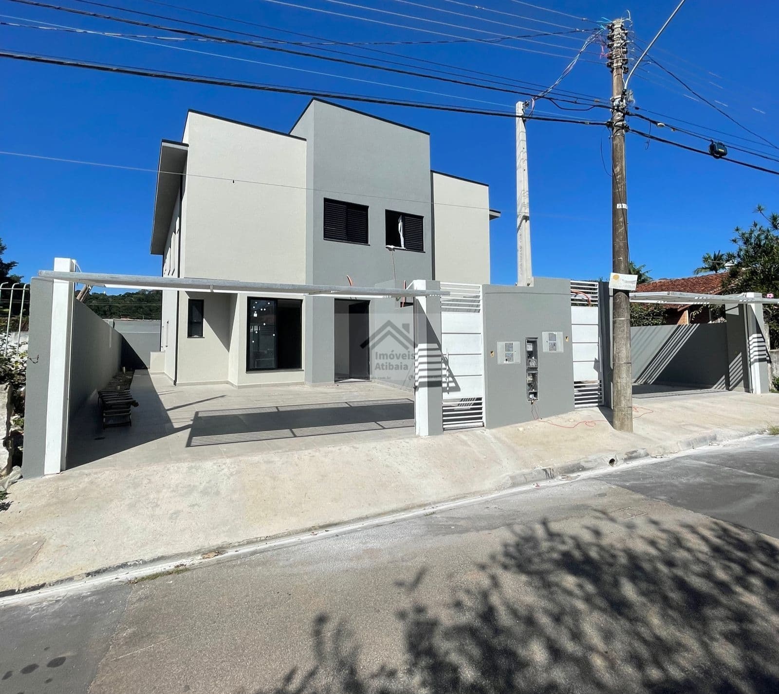 Casa Nova com 3 Suítes na Vila Giglio