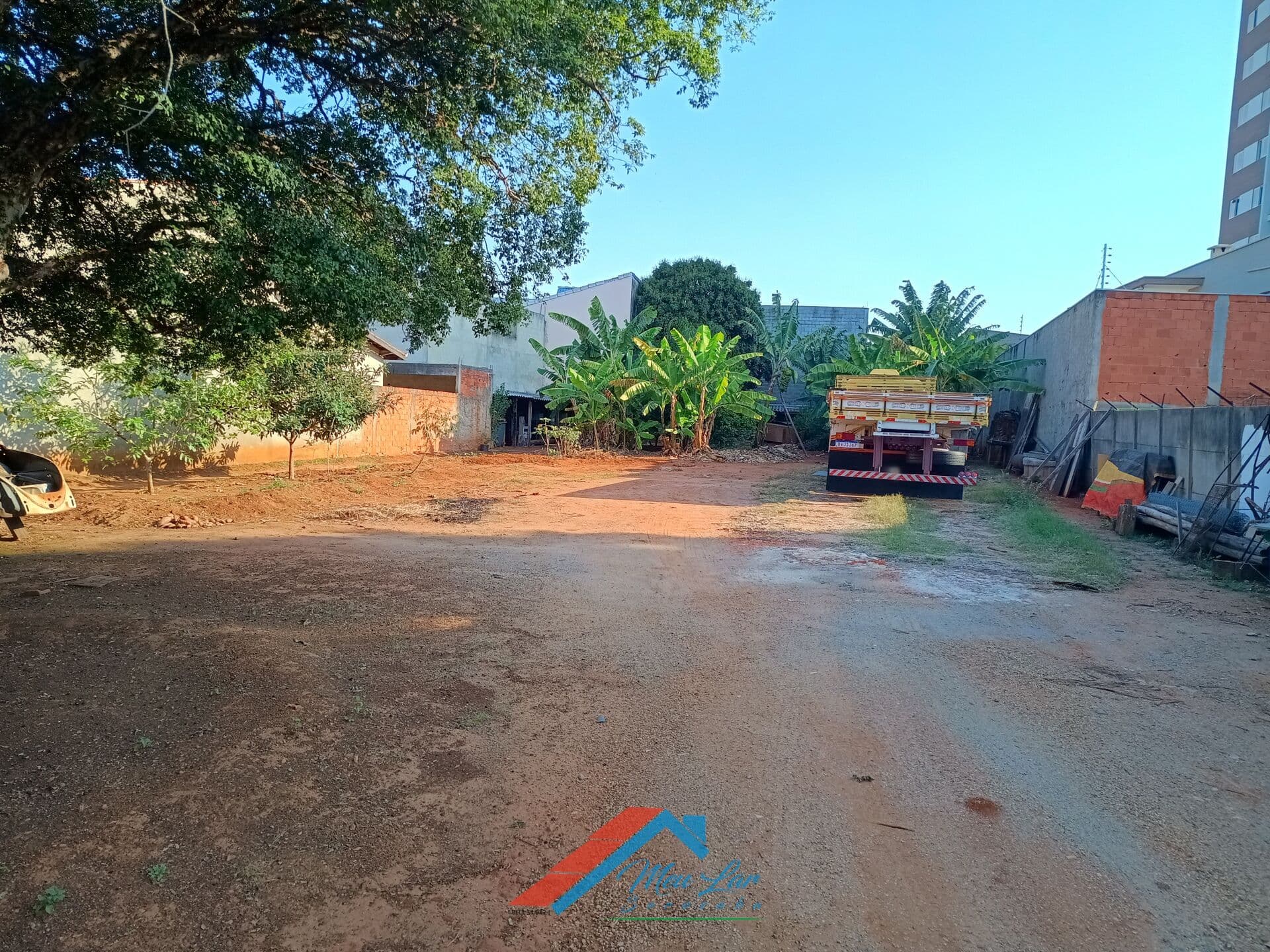 EXCELENTE TERRENO AMPLO
