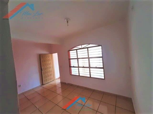 Casa bem localizada