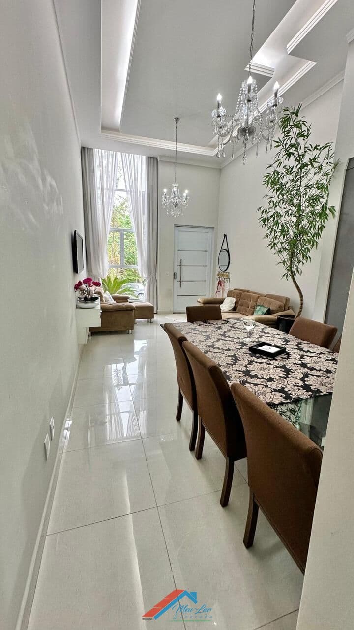 Linda Casa em Condomínio
