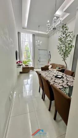 Linda Casa em Condomínio